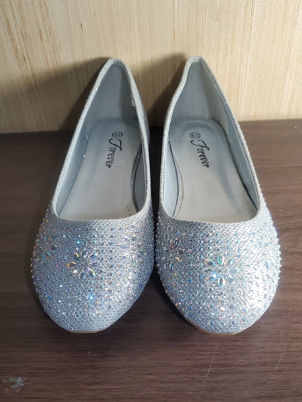 Forever Link Silver Glitter Crystal Floral Flats